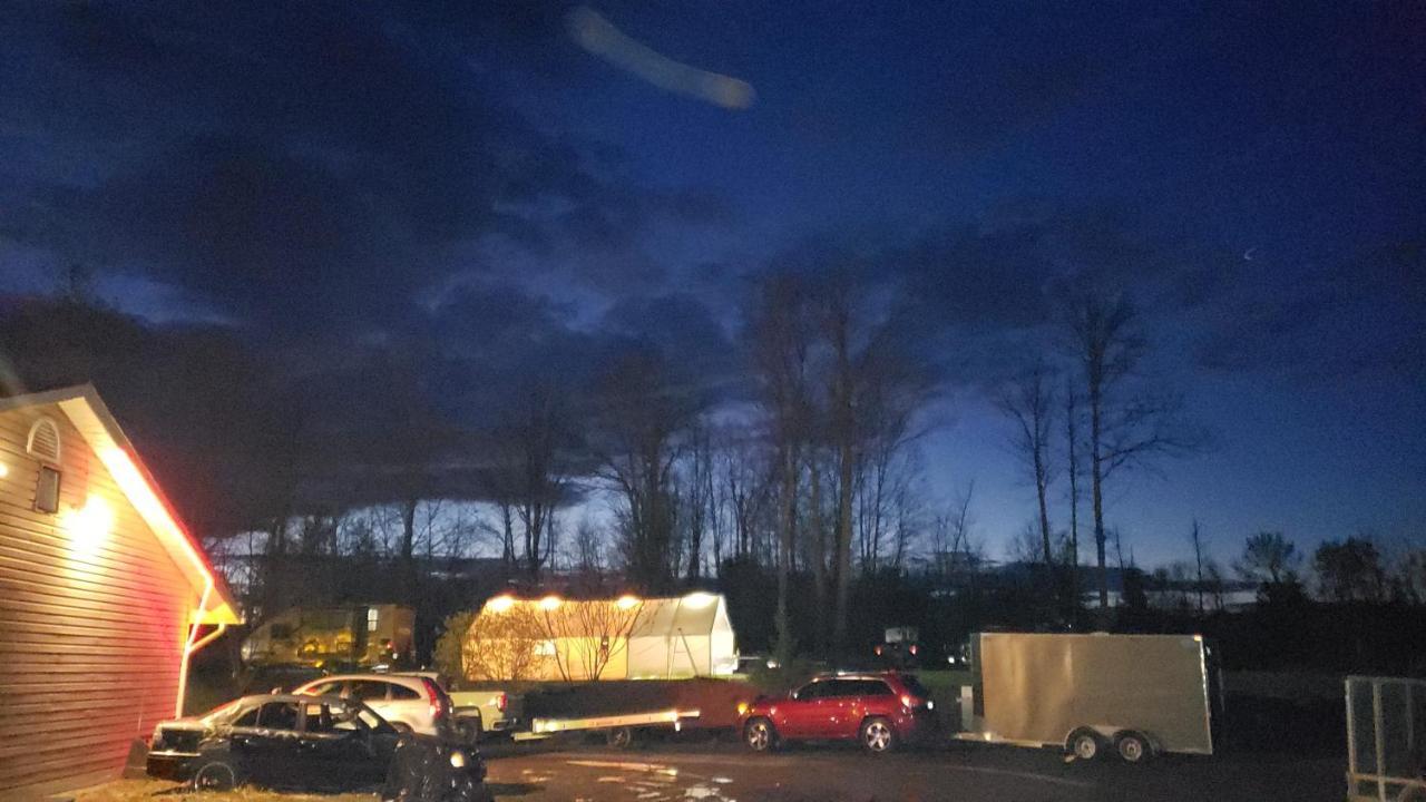 Calabogie Motor Inn ภายนอก รูปภาพ