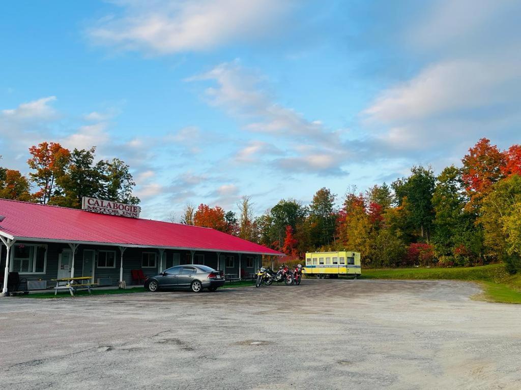 Calabogie Motor Inn ภายนอก รูปภาพ