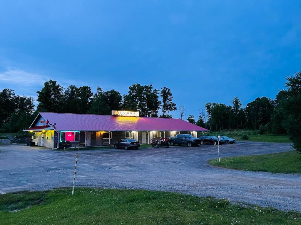 Calabogie Motor Inn ภายนอก รูปภาพ