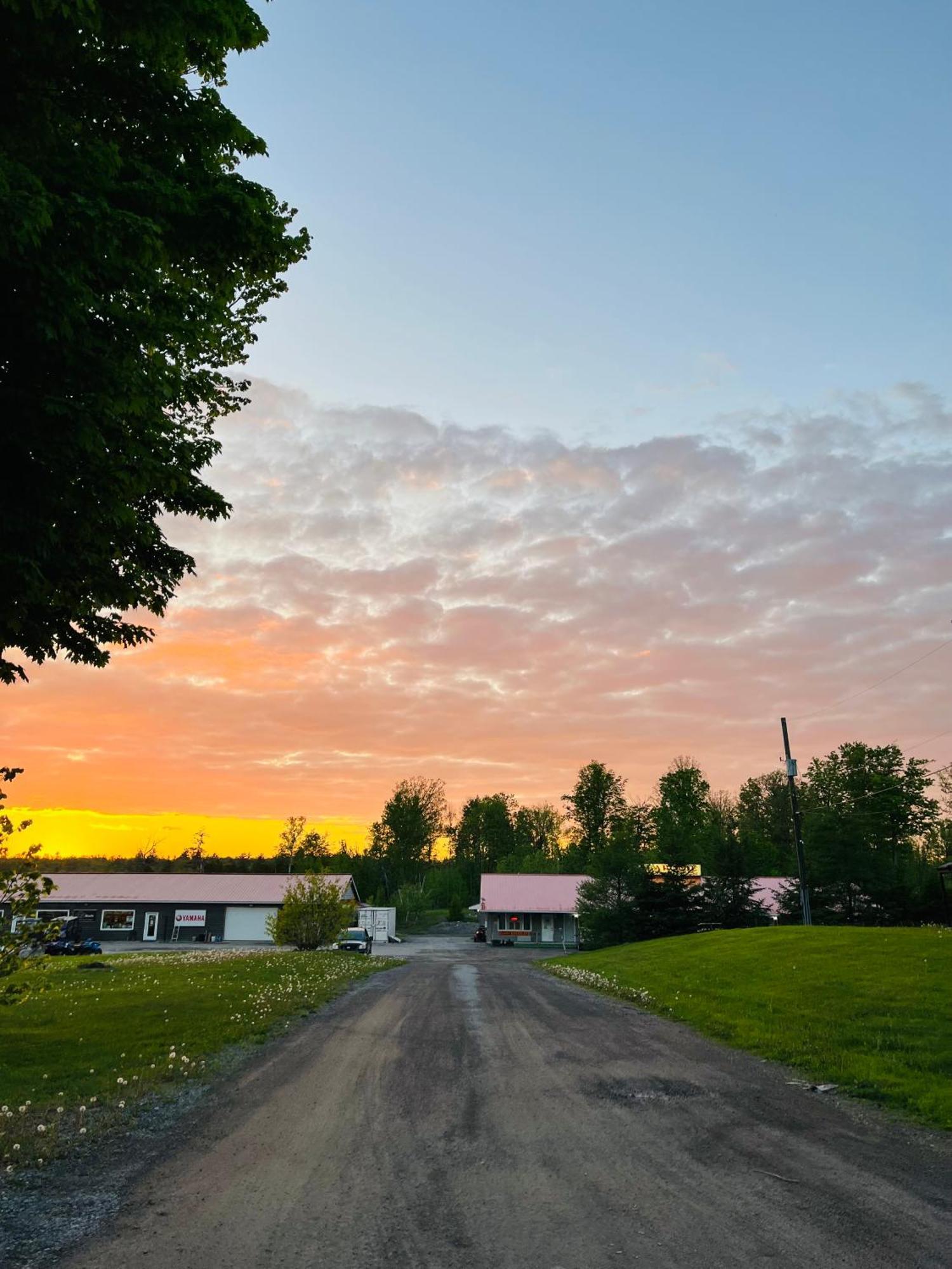 Calabogie Motor Inn ภายนอก รูปภาพ