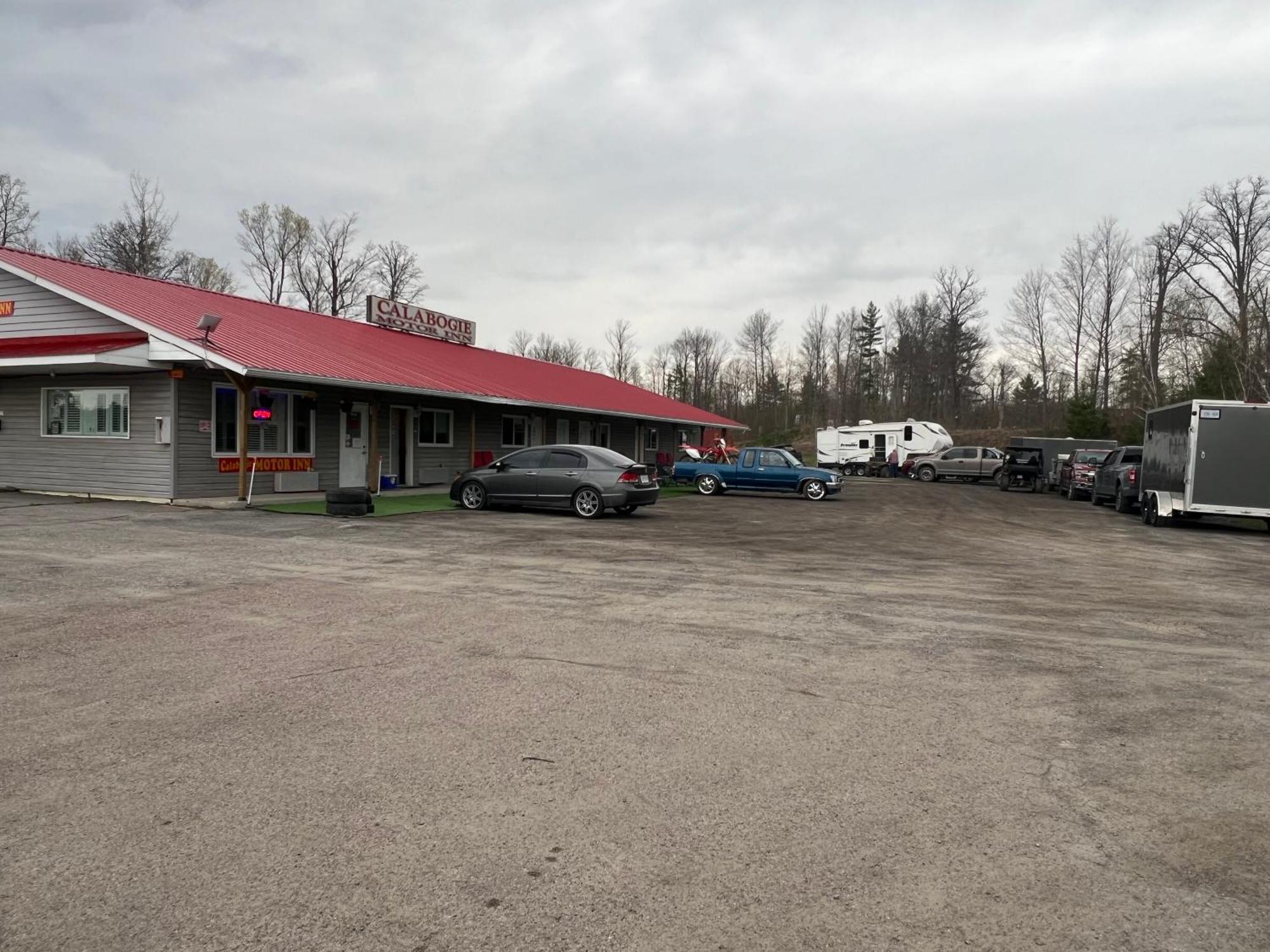Calabogie Motor Inn ภายนอก รูปภาพ